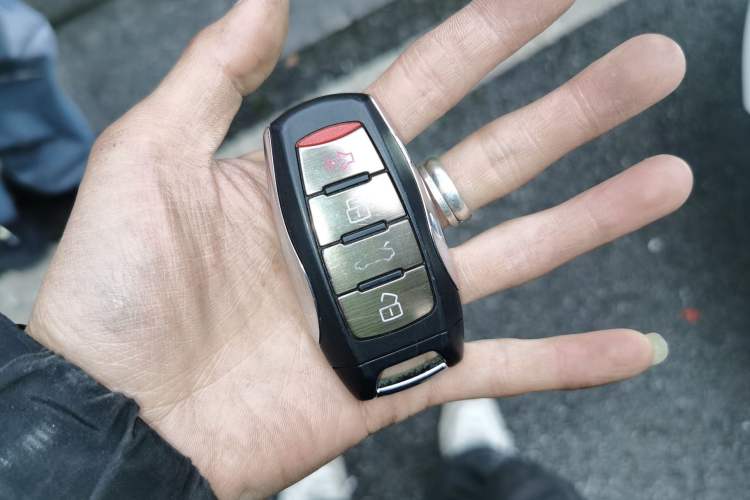 Used Haval F7x 2021 1.5T Two-Wheel Drive Smart & Trendy Edition Vehicle Key