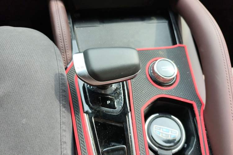 Used Geely Auto Monjaro L 2024 2.0TD High-Power Automatic Two-Wheel Drive Yunqi Version Gear Lever