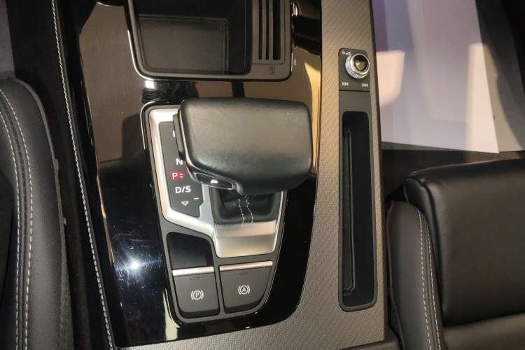 Used Audi Q5L 2022 Updated 45T Luxury Dynamic Version
