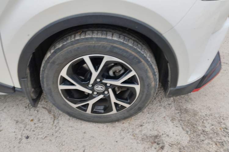 Used Toyota C-HR 2018 2.0L Leading with Sunroof China VI Standard
