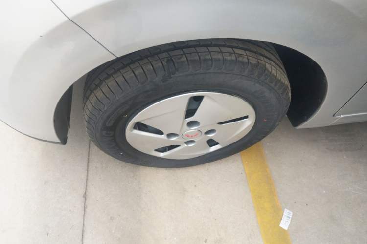 Used Wuling Hongguang New Energy 2025 Extended-Range Hybrid 50 km Standard Version Left Front Wheel Hub