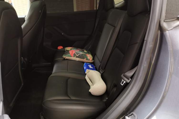 Used Tesla Model Y 2023 Long-Range All-Wheel-Drive Version
