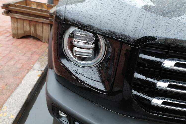 Used Haval DARGO 2022 1.5T DCT Two-Wheel Drive Labrador Edition Right Front Headlight