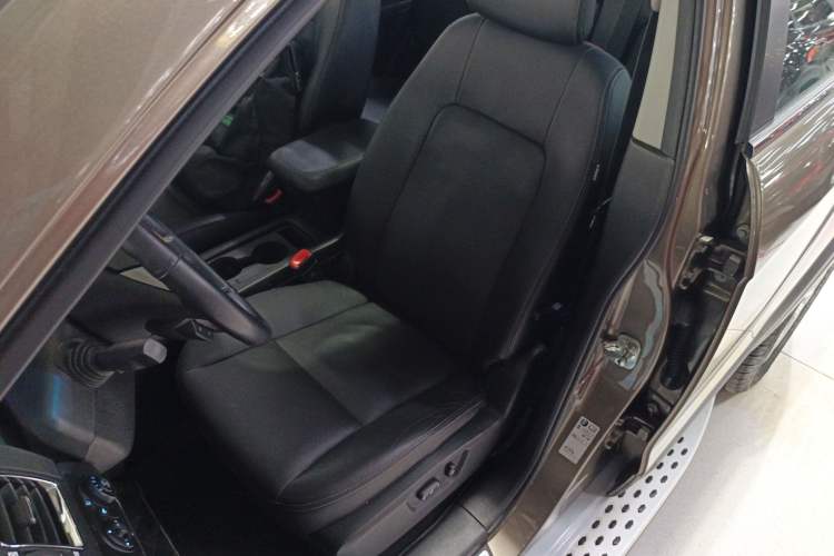 Used Chevrolet Captiva 2015 2.4L 4x4 Flagship Edition 7-Seater