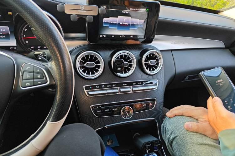 Used Mercedes-Benz C-Class 2017 Facelift C 200 L Audio And AC Panel