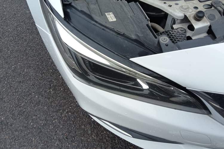 Used Buick Verano 2019 Sedan 20T Dual-Clutch Elite Model Exterior 3