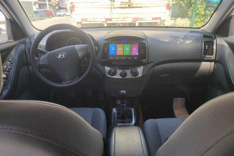 Used Hyundai Celesta 2011 1.6L Manual Comfort Edition Center Console