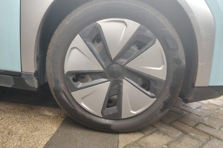 Used AION Y 2022 Plus 70 Enjoy Edition Right Front Wheel Hub