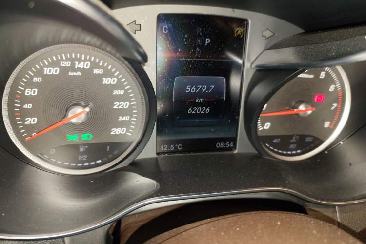 Used Mercedes-Benz GLC 2019 GLC 200 L 4MATIC Odometer Close Up