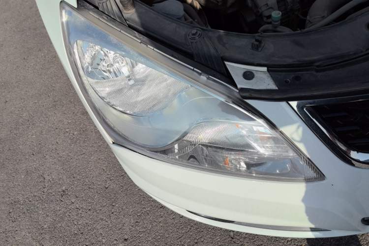 Used Hyundai Celesta 2015 1.6L Manual Comfort Model Right Front Headlight