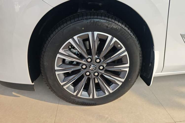 Used Buick GL8 2025 Lu Zun Deluxe Edition Exterior 4