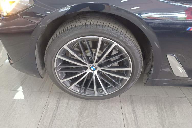 Used BMW 5 Series 2023 530Li Leading Model M Sport Package Exterior 4