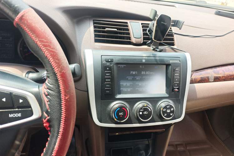 Used Zotye Z300 2014 1.5L Urban Edition Manual Luxury Model Audio And AC Panel