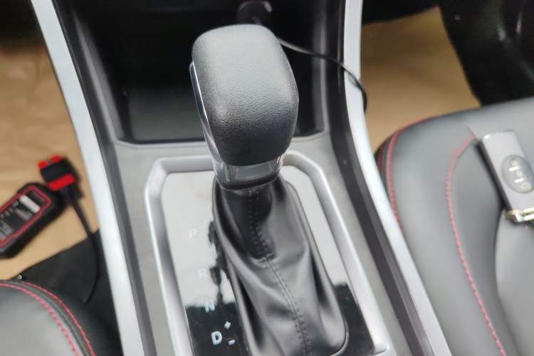 Used Chery Tiggo 3X 2021 Diamond Edition 1.5L CVT 3-Carat Gear Lever