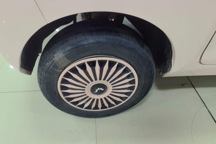 Used Wuling Hongguang MINIEV 2022 Macaron Premium Model – Lithium Iron Phosphate Right Rear Wheel Hub