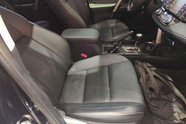 Used Toyota RAV4 2016 2.0L CVT Two-Wheel Drive Smart Edition China V Standard Right Front Seat