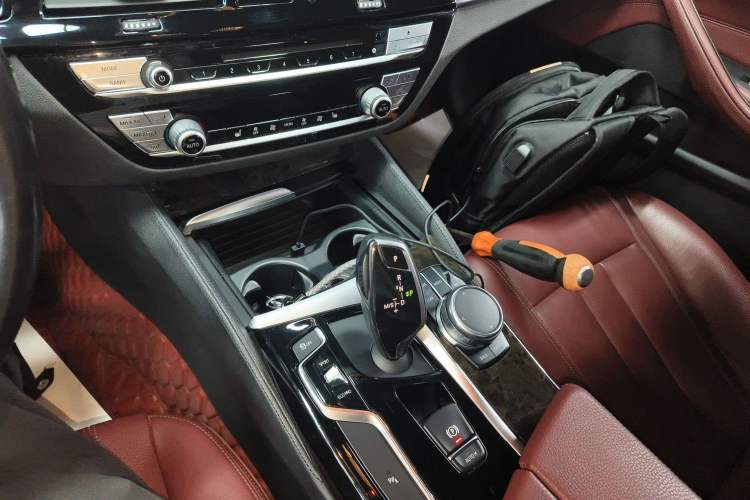 Used BMW 5 Series 2018 Restyled 530Li Leading Edition M Sport Package Gear Lever