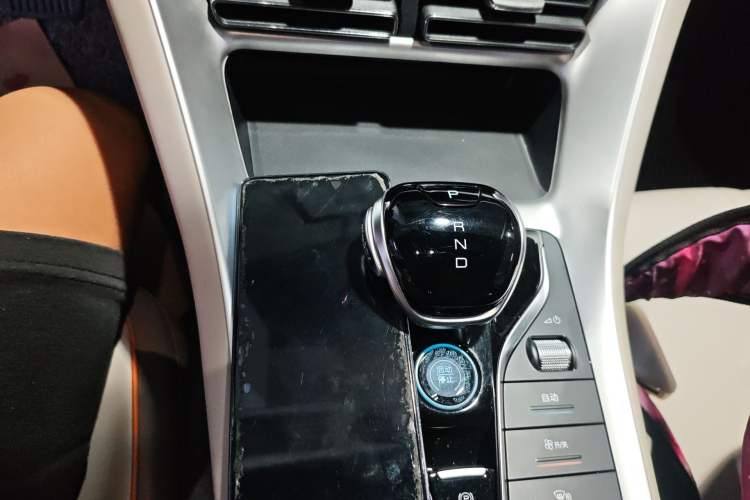 Used BYD Song Pro New Energy 2024 HONOR Edition DM-i 71KM Navigation Model Gear Lever