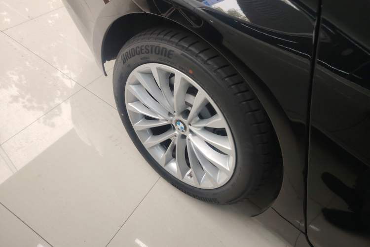 Used BMW 5 Series 2020 530Li Leading Edition Luxury Package Right Rear Wheel Hub