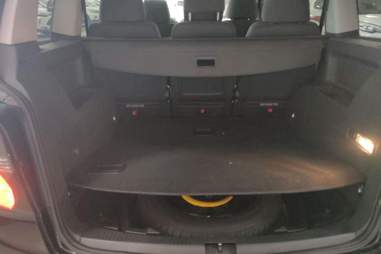 Used Volkswagen Touran 2013 1.4T Manual Fashion Edition 5 Seats Trunk