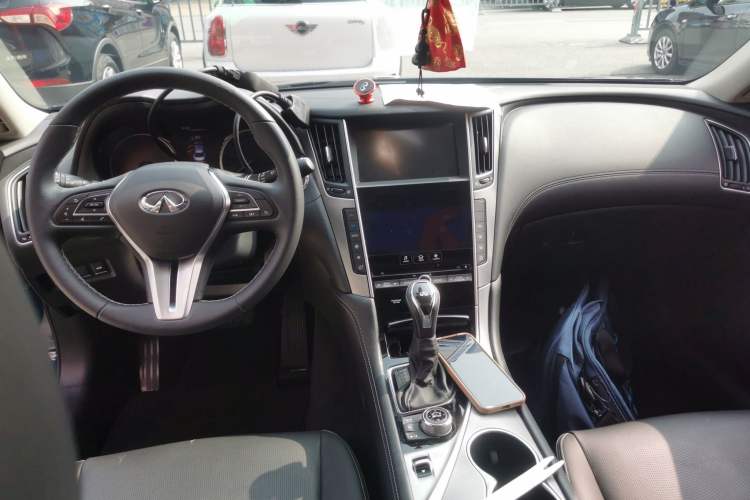 Used Infiniti Q50L 2018 2.0T Enjoyment Version China V Standard
