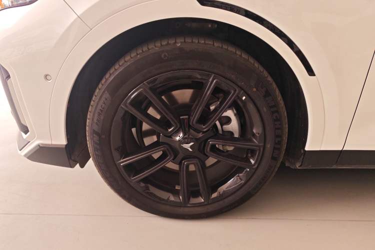 Used VOYAH FREE 2024 Ultra-Long Range Intelligent Driving Version Left Front Wheel Hub