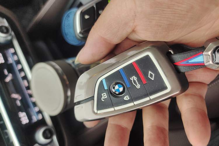 Used BMW 5 Series 2022 Second Facelift 530Li Luxury Version M Sport Package Vehicle Key