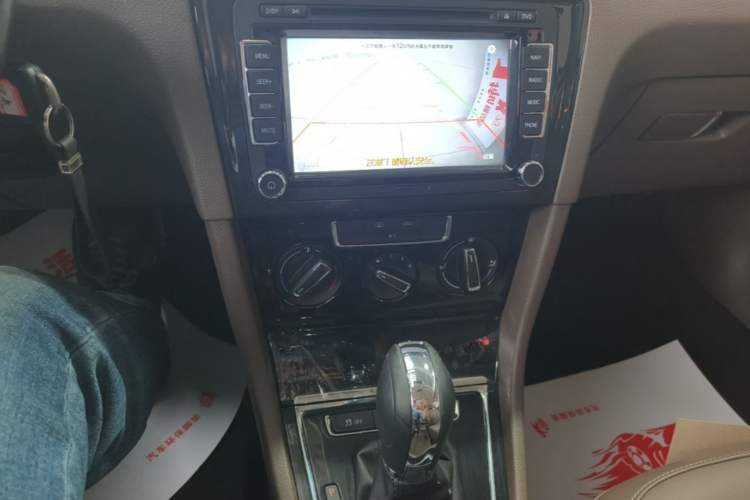 Used Volkswagen Bora 2014 1.6L Automatic Comfort Model Audio And AC Panel