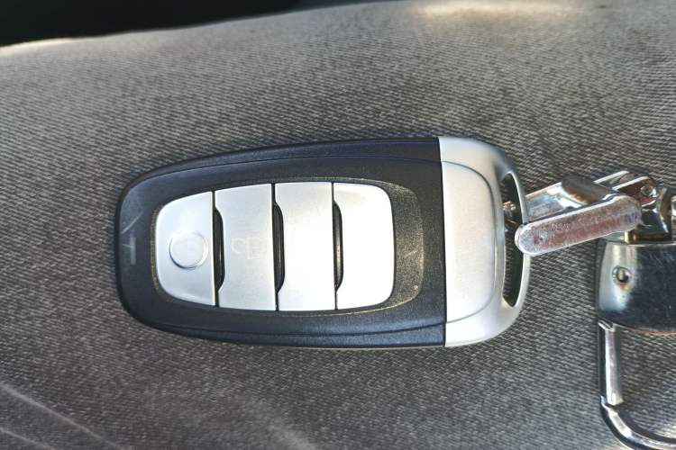 Used Hongqi H5 2022 Classic Model Facelift 1.8T Automatic Smart Connect Flagship Edition
