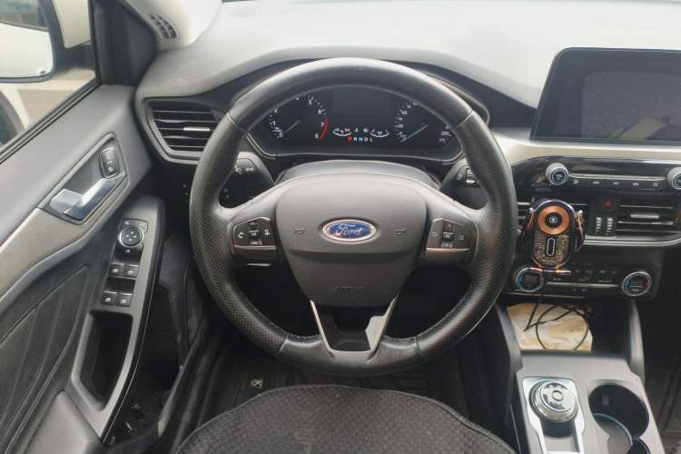 Used Ford Focus 2019 Sedan EcoBoost 125 Automatic Trendy Model China VI Standard