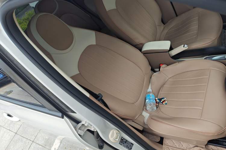 Used Wuling Hongguang MINIEV 2025 Four-Door Version Advanced Edition Right Front Seat