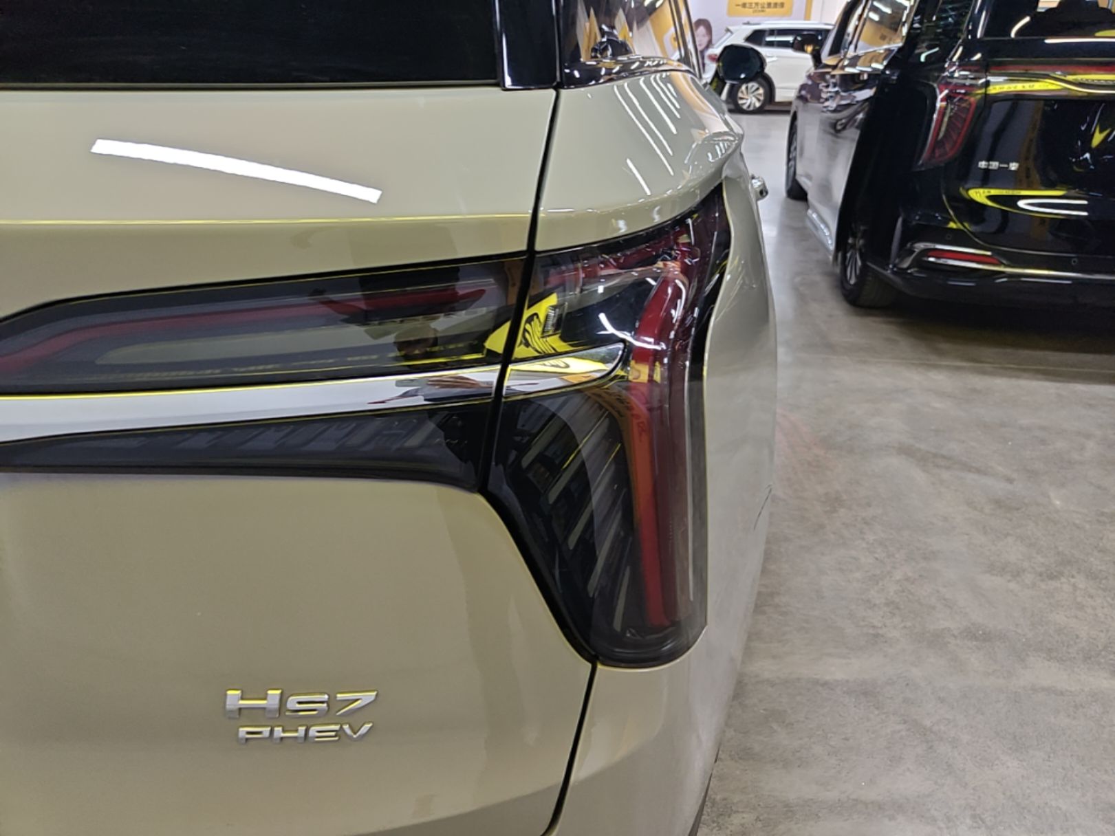 Hongqi HS7 PHEV 2024 2.0T PHEV Four-Wheel-Drive Flagship Edition 6 Seats — снимка 9