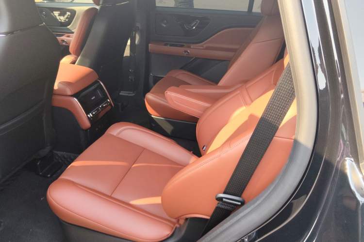 Used Lincoln Aviator 2024 3.0T V6 All-Wheel-Drive Luxury Edition Six Seats Left Rear Seat