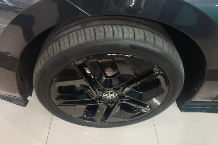 Used Volkswagen Golf 2025 Facelifted II 300TSI R-Line Left Front Wheel Hub