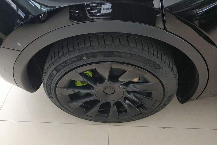 Used Tesla Model Y 2022 Long-Range All-Wheel-Drive Version
