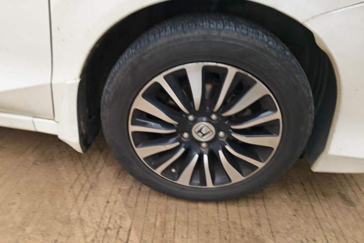 Used Honda Crider 2015 1.8L automatic luxury edition
