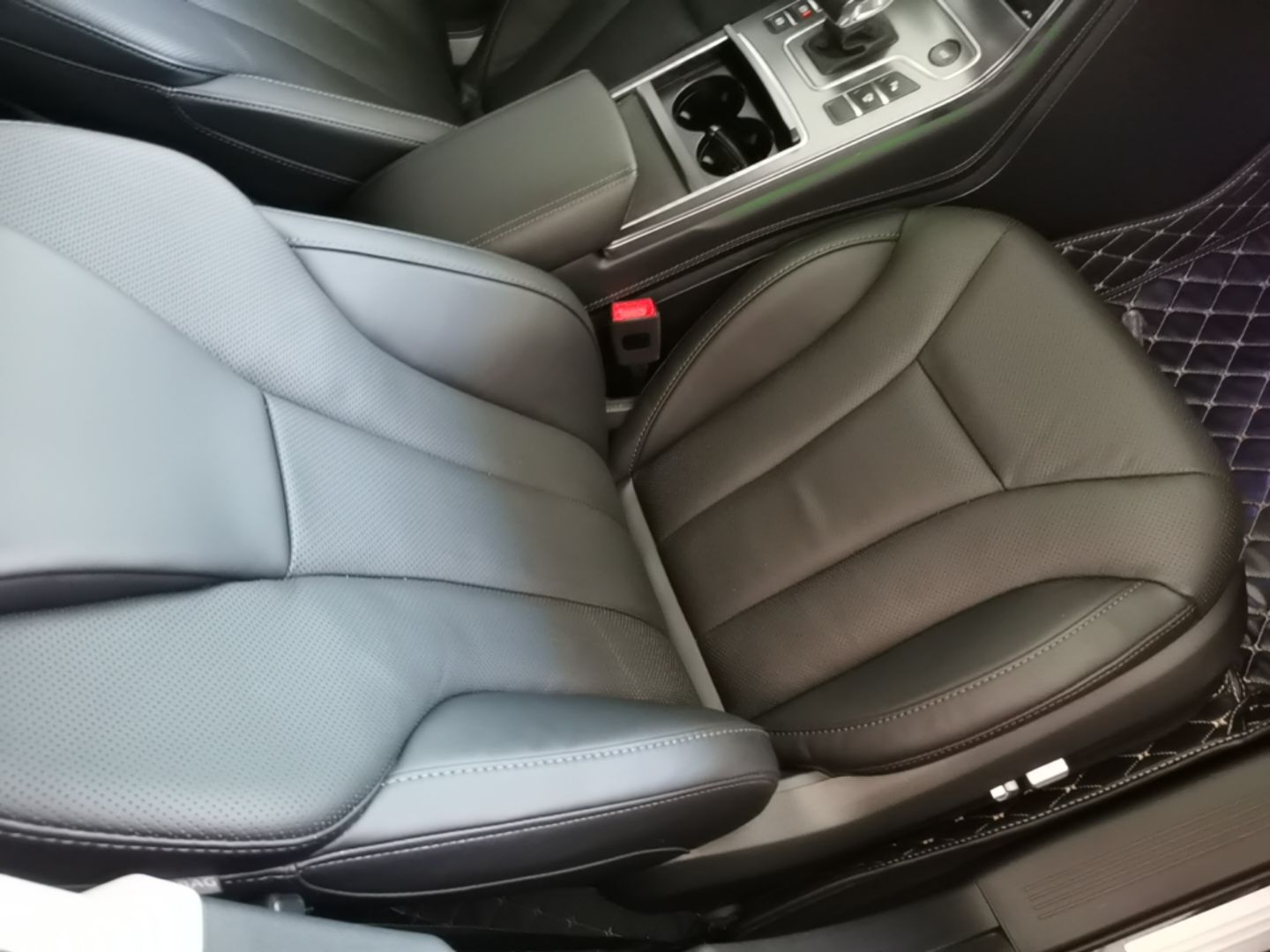 Hongqi H5 2022 Classic Model 1.8T Automatic Smart Connect Flagship Edition - Chinese Trim Chang — снимка 19