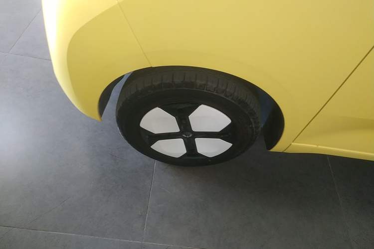 Used Wuling Hongguang MINIEV 2024 3rd Generation 215km Advanced Version Left Front Wheel Hub