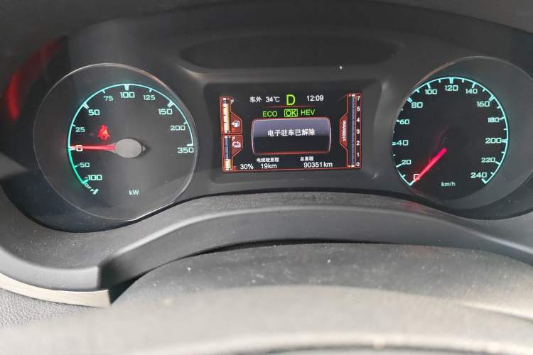 Used BYD Song New Energy 2017 Song DM 1.5TID All-Wheel Drive Luxury Model Odometer Close Up