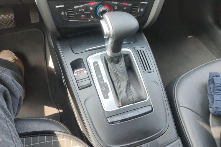 Used Audi A4L 2012 2.0 TFSI automatic Comfort trim level