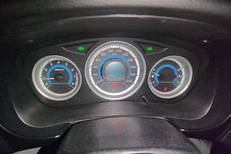 Used Soueast V3 Lingyue 2015 1.5L AMT Happiness Edition Odometer Close Up