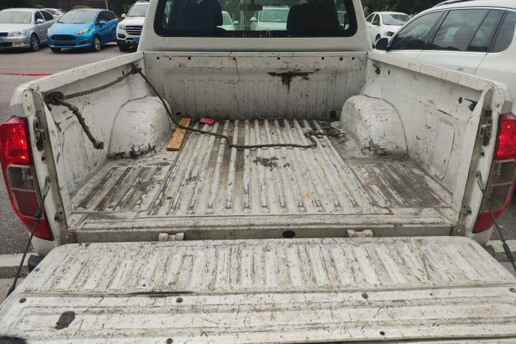 Used Nissan Navara 2017 2.5L Manual Two-Wheel Drive Standard Edition QR25