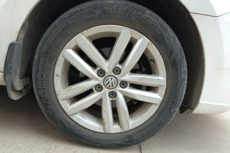 Used Volkswagen Jetta 2019 Dream Edition 1.5L Manual Fashion Version Right Front Wheel Hub