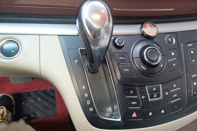 Used Buick GL8 2018 28T Luxury Model China VI Standard
