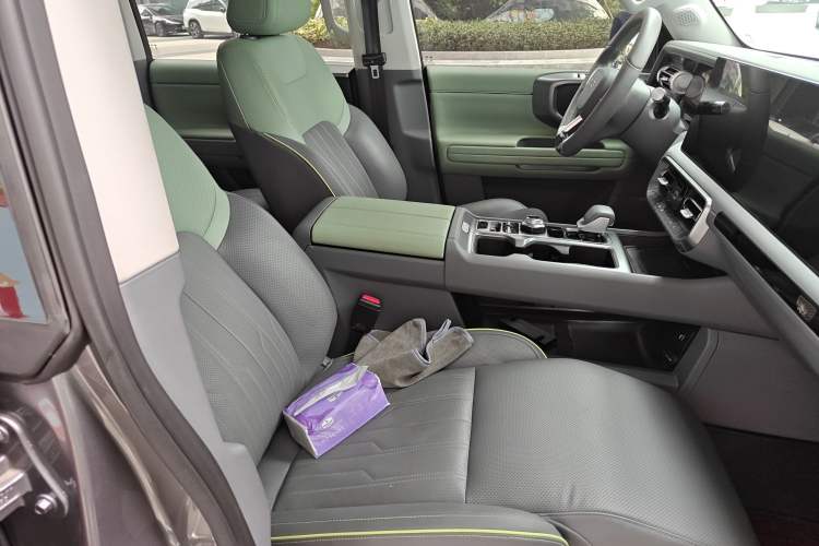 Used BAIC Off-Road BJ40 2024 2.0T All-New Urban Hunter Edition Ultimate Version
