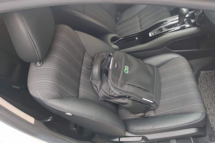 Used Honda Vezel 2015 1.8L CVT 2WD Elite Model Right Front Seat