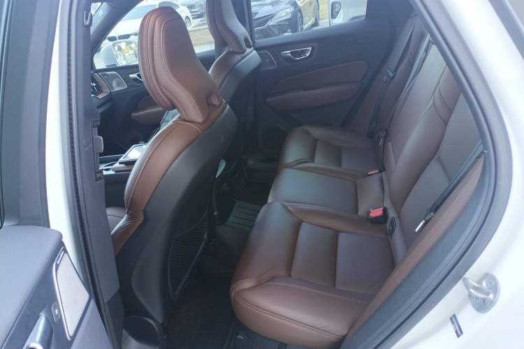 Used Volvo XC60 New Energy 2025 Plug-in Hybrid Long-Range All-Wheel Drive Smart Luxury Edition
