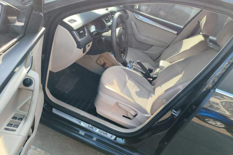 Used Skoda Octavia 2015 1.6L Automatic Yijie Edition
