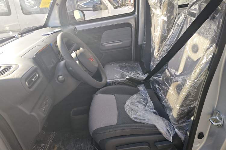 Used Wuling Zhiguang New Energy 2025 Model 305km Ambitious Edition