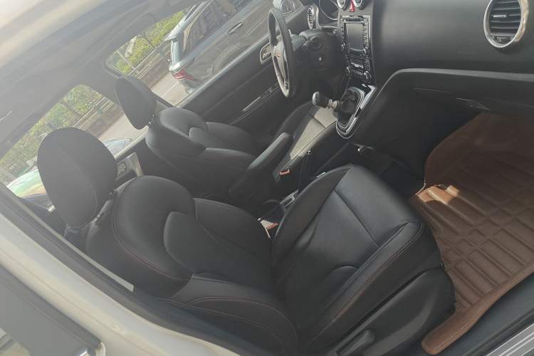 Used Haval H6 2015 Upgraded Model 1.5T Manual Two-Wheel Drive Elite Version Right Front Seat